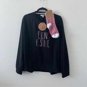 Rae Dunn Women’s Feeling Festive Sweatshirt w/ Socks Size Large